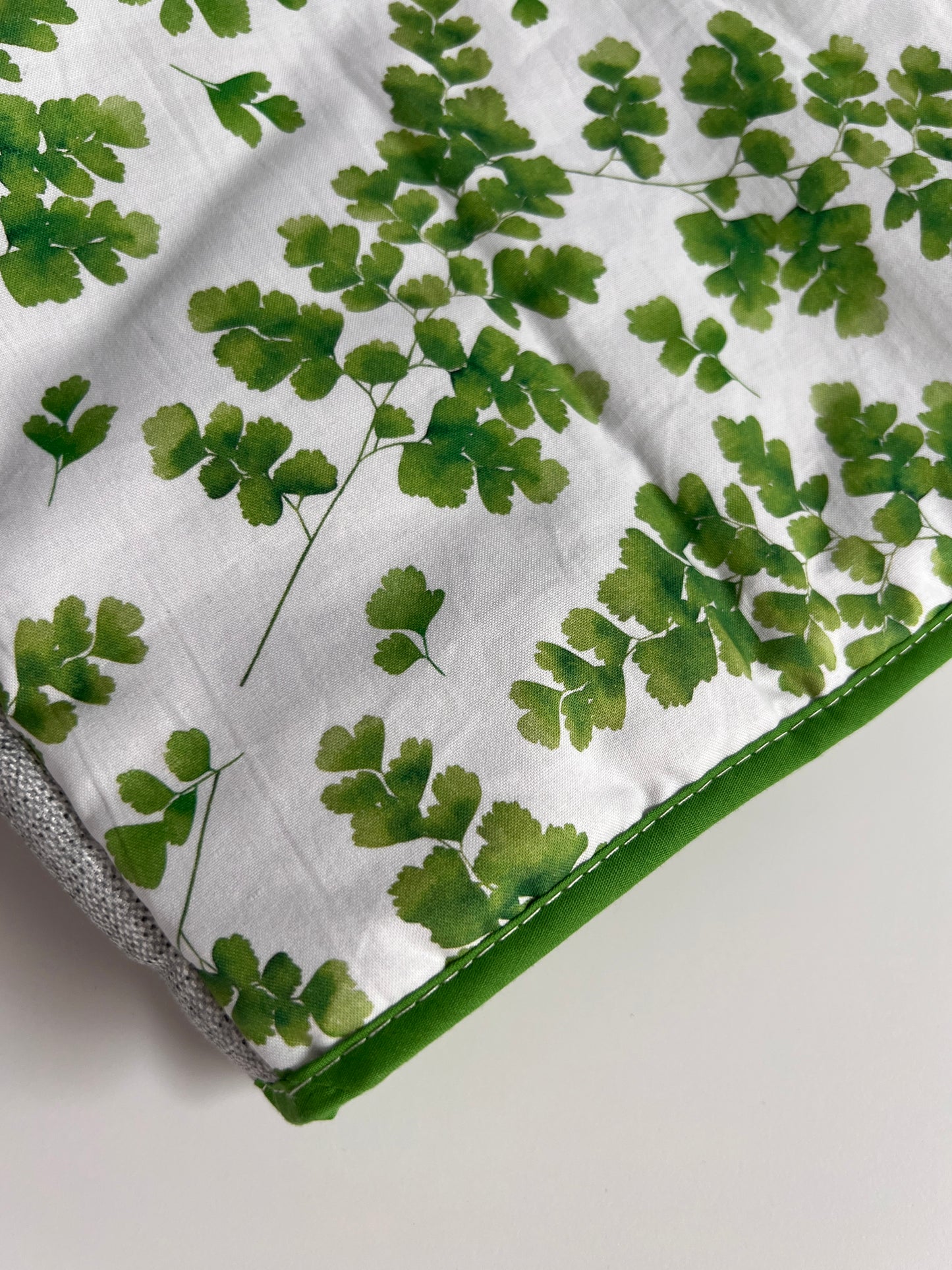 Funda gris botanical sesgo verde