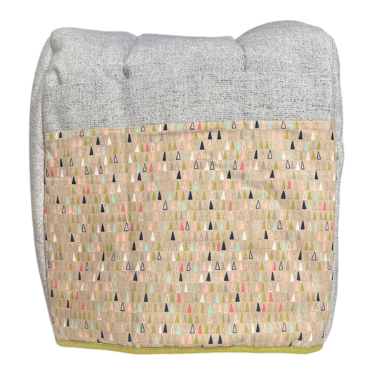 Funda gris triángulos sesgo verde